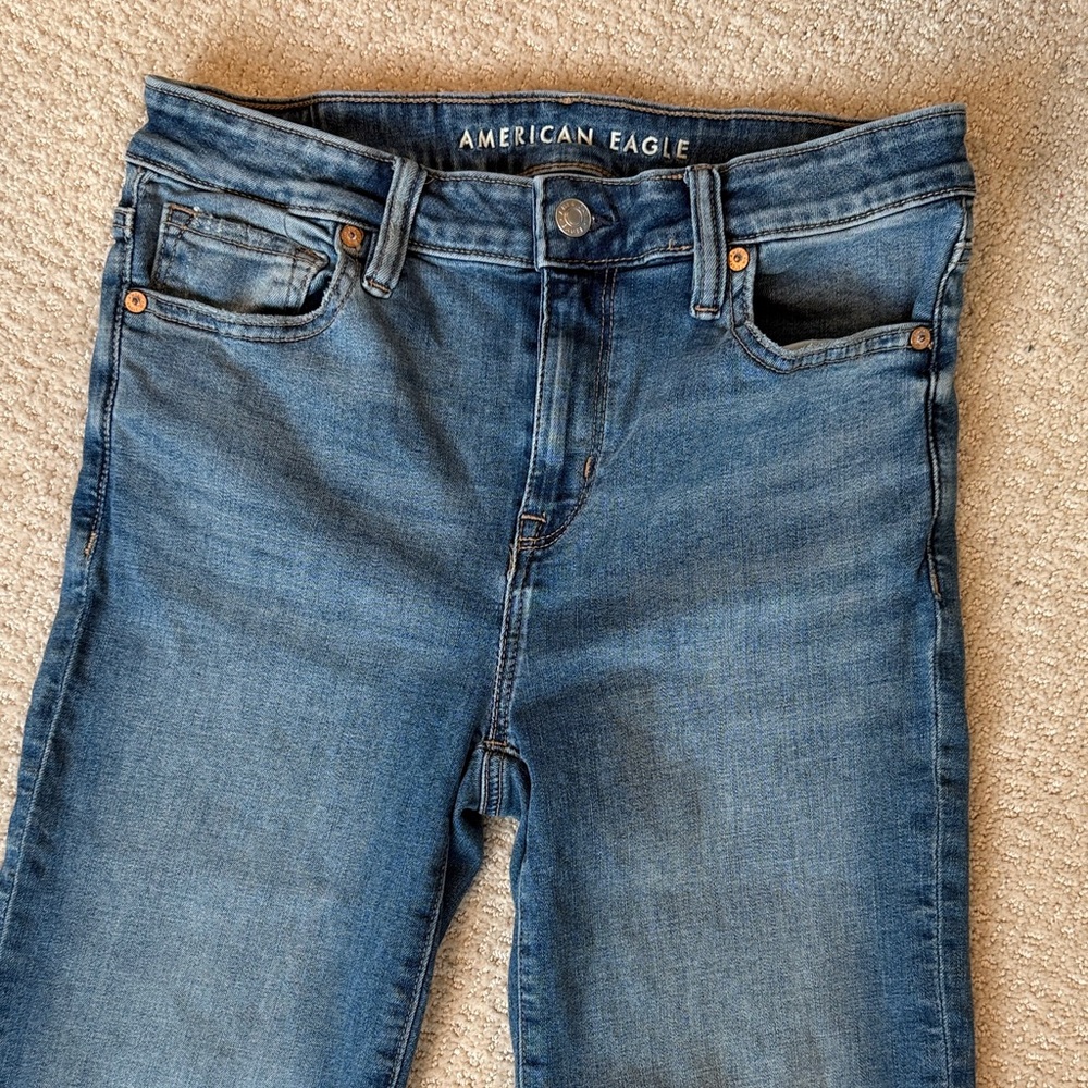 American Eagle Outfitters Women's Classic Blue Straight Leg Jeans - Picture 2 of 2